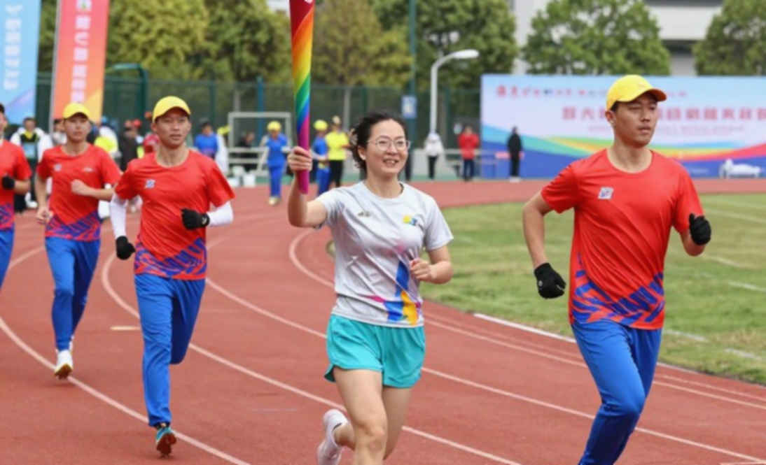 Adou Minh và Williams Minh Hoàng – Canh bạc nhập tịch giữa kỷ nguyên phòng ngự ba người